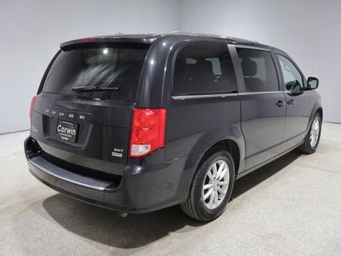 Used 2018 Dodge Grand Caravan SXT FWD image 2