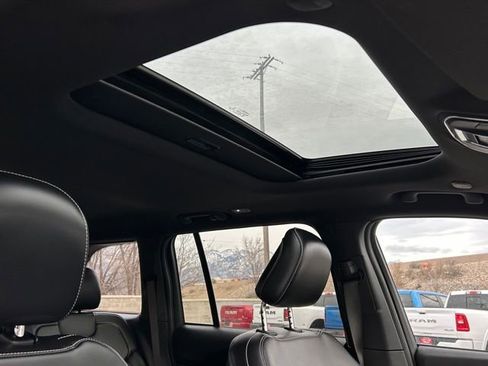 Used 2023 Jeep Grand Cherokee Altitude image 14