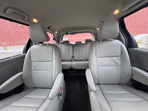 Used 2015 Toyota Sienna XLE image 15