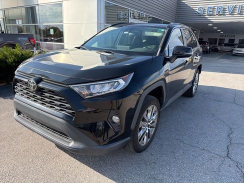 Used 2020 Toyota RAV4 XLE Premium image 2