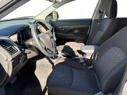 Used 2025 Mitsubishi Outlander Sport LE image 10