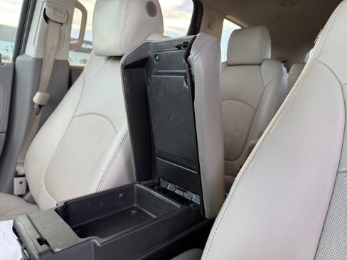 Used 2017 Chevrolet Traverse Premier image 15