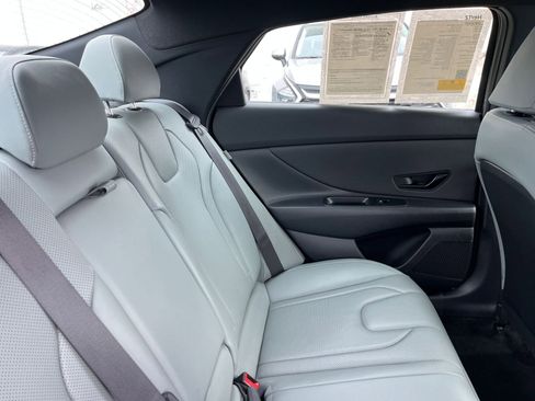 Used 2025 Hyundai Elantra Limited image 39