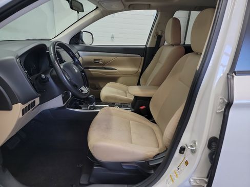 Used 2018 Mitsubishi Outlander ES AWD/4WD image 12
