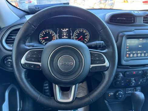 Used 2019 Jeep Renegade Latitude w/ Cold Weather Group image 18