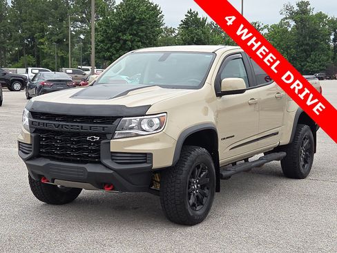 Used 2021 Chevrolet Colorado ZR2 w/ ZR2 Dusk Special Edition AWD/4WD image 2