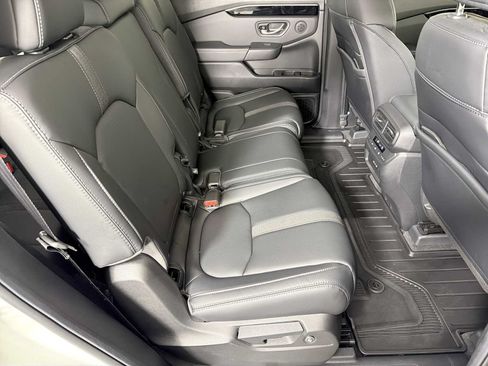 Used 2025 Honda Pilot EX-L image 14