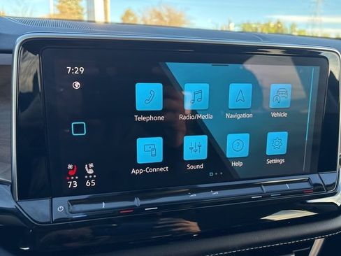 Used 2024 Volkswagen Atlas SE AWD/4WD image 34