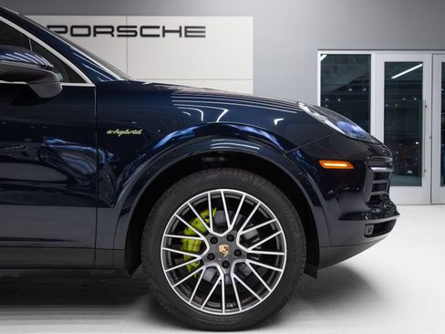 Certified 2023 Porsche Cayenne AWD/4WD image 11