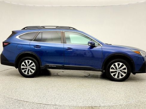 Used 2020 Subaru Outback Premium image 4