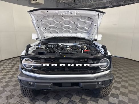 New 2025 Ford Bronco Outer Banks w/ Sasquatch Package image 4