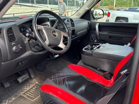Used 2011 Chevrolet Silverado 2500 LT w/ Snow Plow Prep Package AWD/4WD image 10