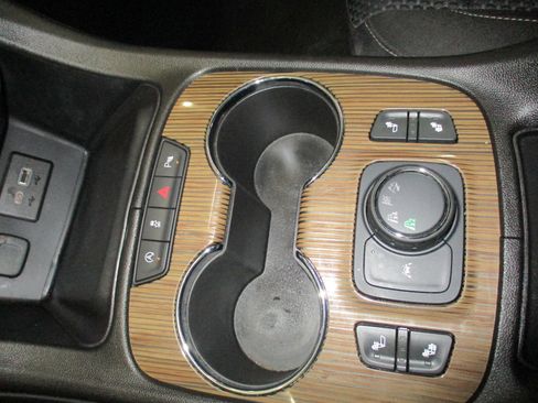 Certified 2023 GMC Acadia SLE w/ Driver Convenience Package image 35