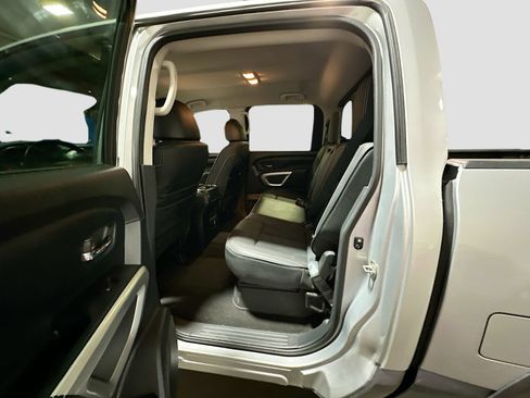 Used 2019 Nissan Titan PRO-4X AWD/4WD image 23
