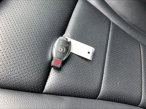 Used 2019 Mercedes-Benz GLC 300 image 14