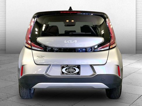 Certified 2025 Kia Soul LX w/ LX Technology Package FWD image 3