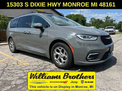 Used 2023 Chrysler Pacifica Limited