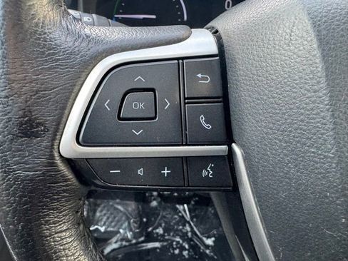 Used 2021 Toyota Sienna XLE image 28