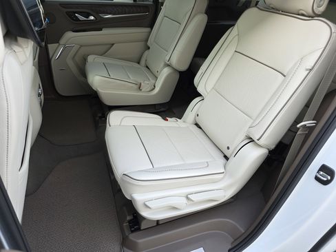 Used 2024 GMC Yukon XL Denali w/ Advanced Technology Package image 34