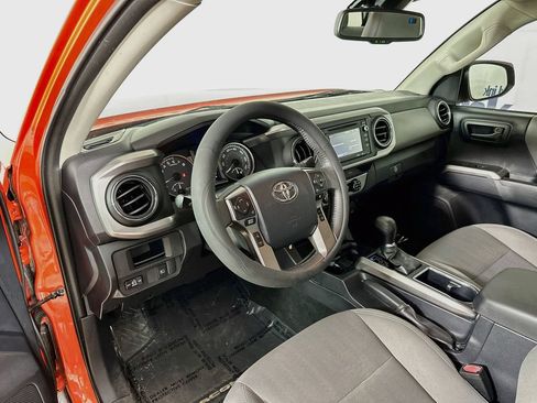 Used 2018 Toyota Tacoma SR5 RWD image 10
