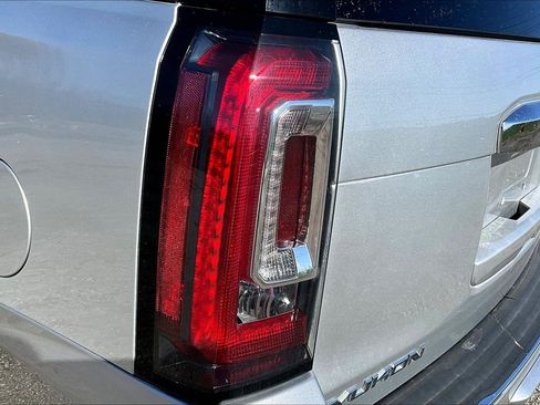 Used 2020 GMC Yukon Denali w/ Denali Premium Package image 22