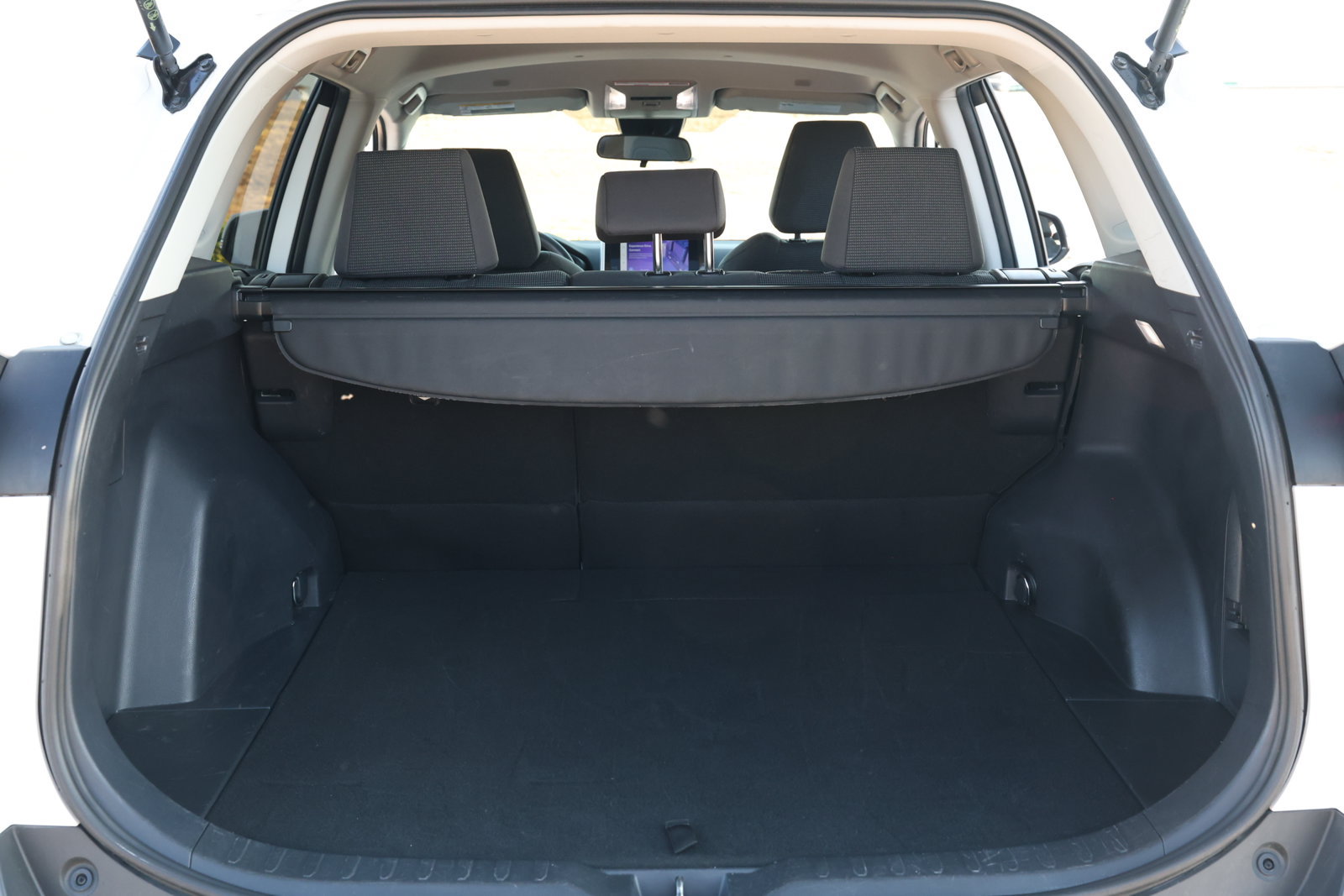 Used 2024 Toyota RAV4 LE AWD/4WD image 32