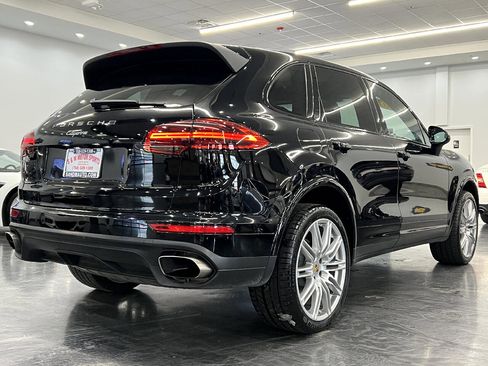 Used 2018 Porsche Cayenne Platinum Edition image 16
