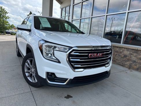 Used 2024 GMC Terrain SLT AWD/4WD image 1