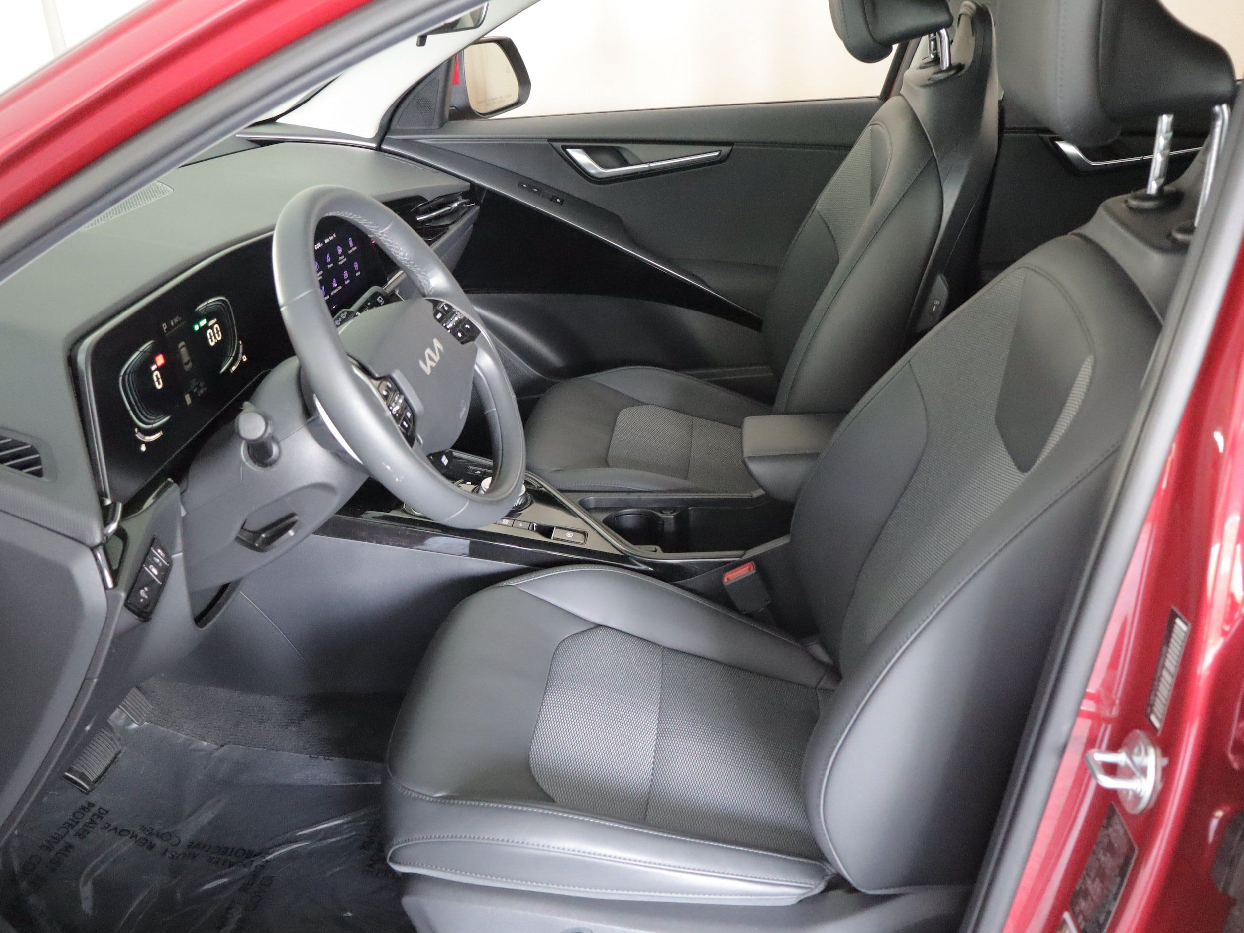 Used 2024 Kia Niro EX w/ EX Cold Weather Package FWD image 7