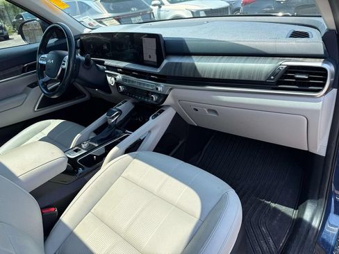 Used 2023 Kia Telluride EX w/ EX Captain's Chair Package FWD image 17