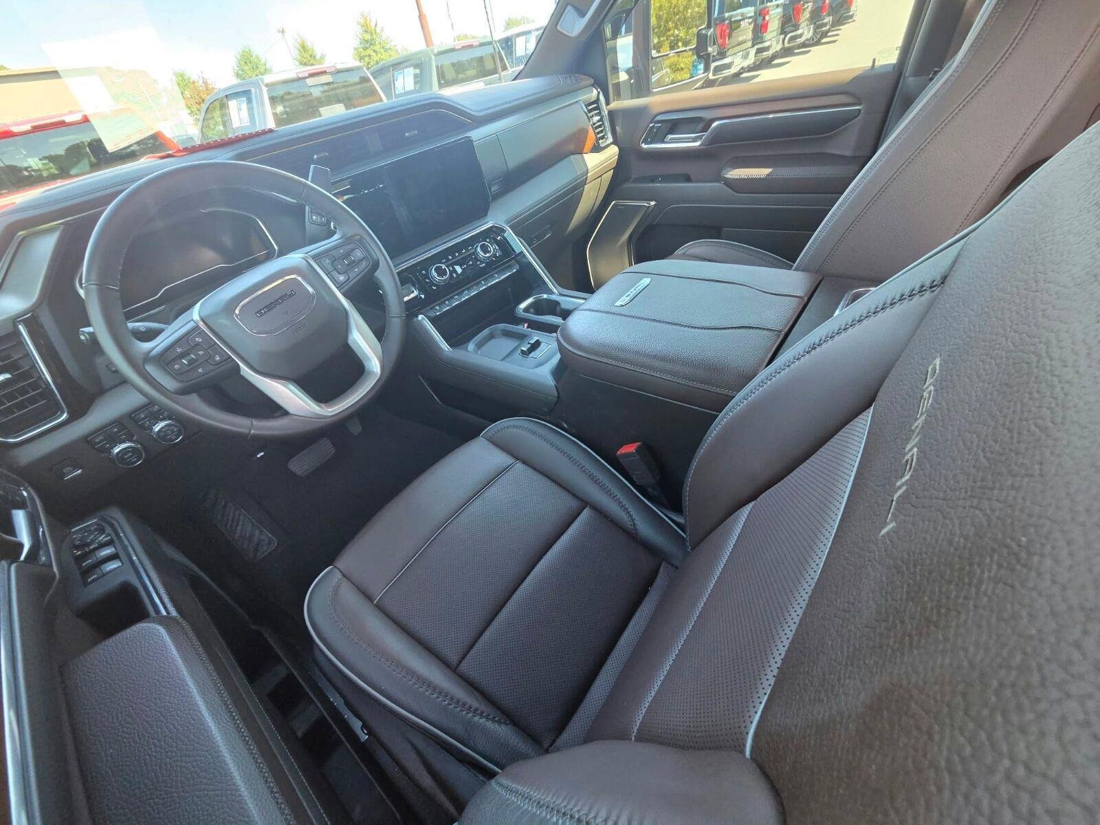 Used 2024 GMC Sierra 2500 Denali w/ Denali Reserve Package AWD/4WD image 11