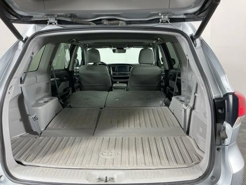 Used 2017 Toyota Highlander XLE AWD/4WD image 31