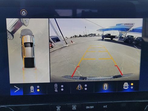 Used 2023 Chevrolet Colorado Trail Boss w/ Technology Package image 14