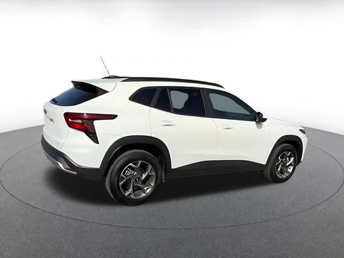 Used 2025 Chevrolet Trax LT image 12