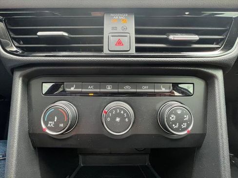 Certified 2022 Volkswagen Taos SE w/ IQ.Drive SE Package AWD/4WD image 16