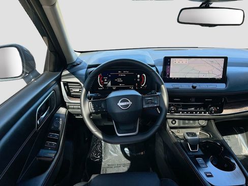 Used 2025 Nissan Rogue Platinum FWD image 23