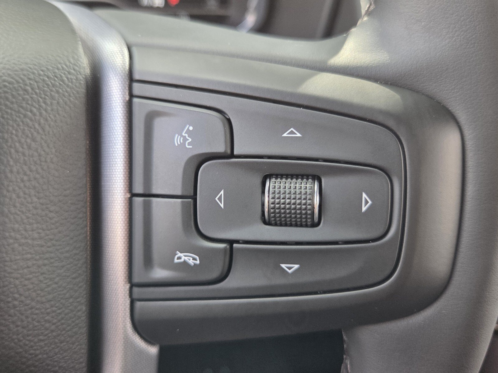Used 2024 GMC Yukon XL SLT w/ SLT Luxury Package AWD/4WD image 28