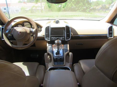 Used 2012 Porsche Cayenne Turbo image 12