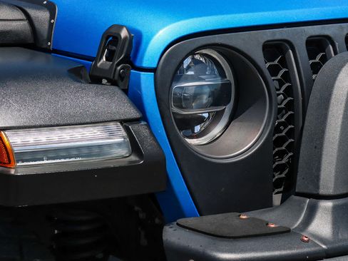 Used 2021 Jeep Gladiator Rubicon AWD/4WD image 4