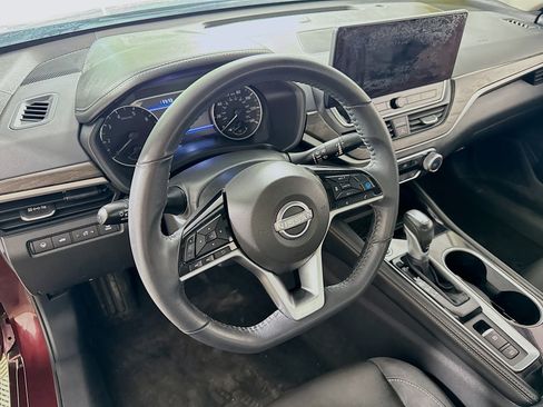 Used 2024 Nissan Altima 2.5 SV w/ SV Premium Package AWD/4WD image 12