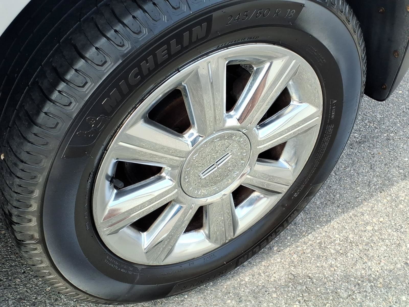 Used 2009 Lincoln MKX AWD image 11