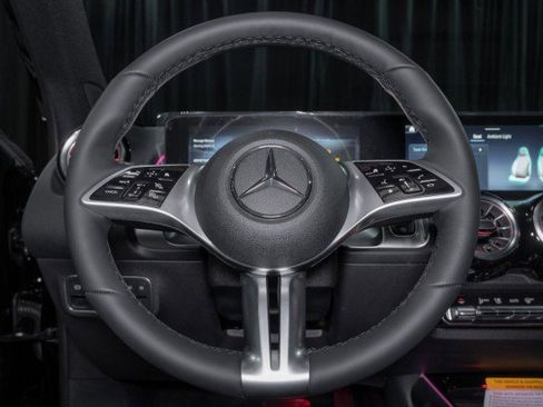 New 2025 Mercedes-Benz GLB 250 4MATIC image 19