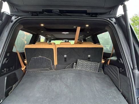 Used 2025 Jeep Grand Wagoneer Series III w/ Rear Seat Video Group 1 AWD/4WD image 13