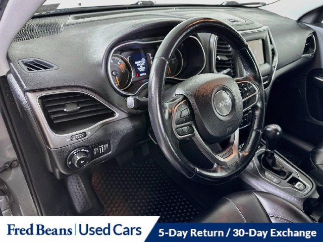Used 2020 Jeep Cherokee Latitude Plus w/ Cold Weather Group AWD/4WD image 14