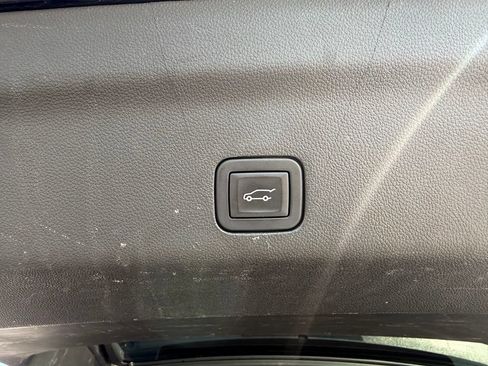 Used 2023 Chevrolet Suburban LT AWD/4WD image 17