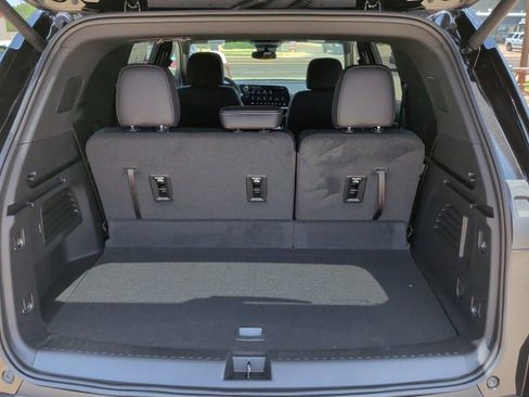 New 2026 Chevrolet Traverse LT w/ Midnight/Sport Edition FWD image 37