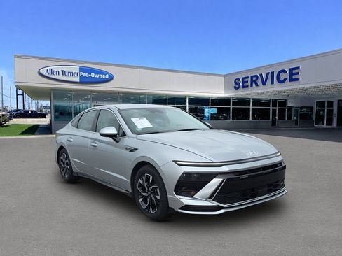 Used 2024 Hyundai Sonata SEL FWD image 2