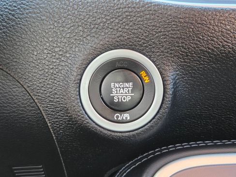 Used 2022 Dodge Challenger SXT RWD image 31