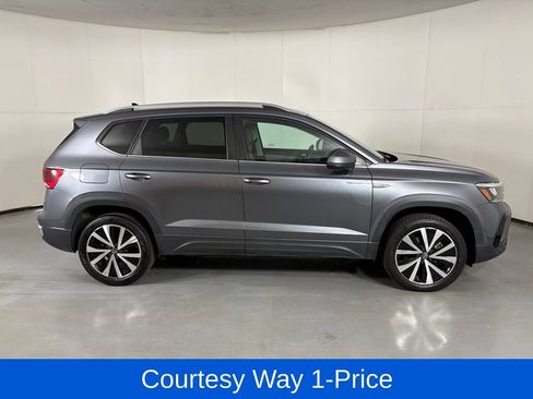 Used 2024 Volkswagen Taos SE FWD image 11