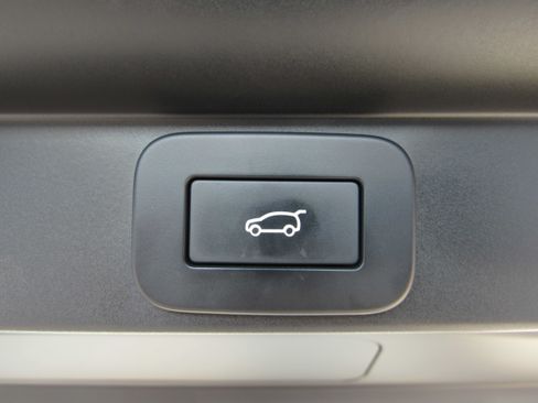 Used 2023 Land Rover Range Rover SE AWD/4WD image 8